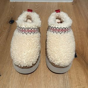 UGG Heritage Braid Natural Slippers Size 6